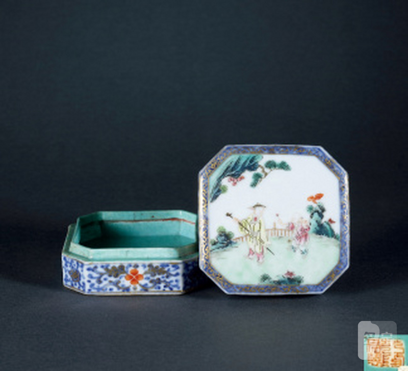 清乾隆 青花描金粉彩高士图八方印盒 - 图1